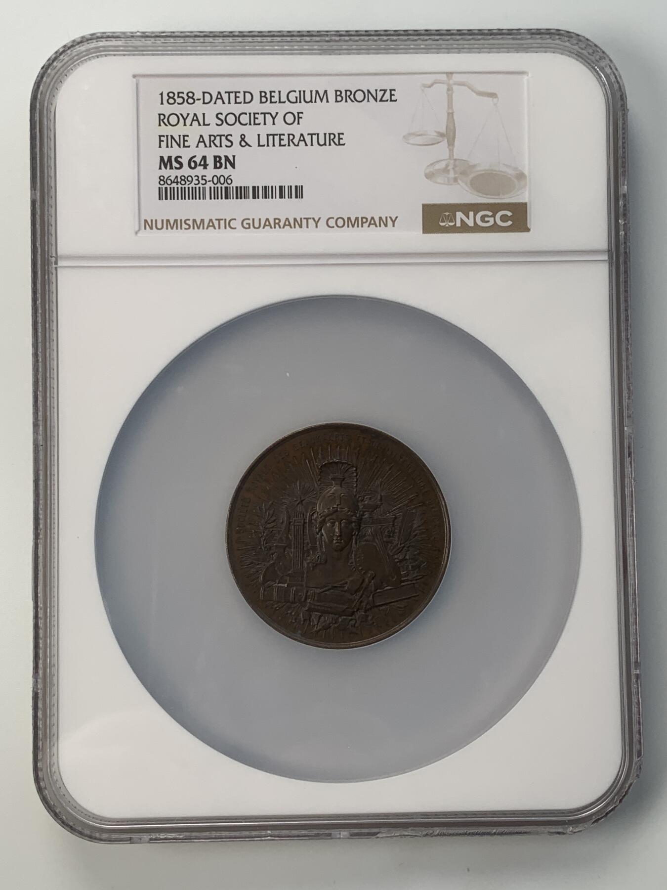 掌中浮雕-藏着的欧洲第059场 NGC MS64 : 1858年比利时皇家美术协会百年庆典纪念铜章，46mm，盒子边缘有破损