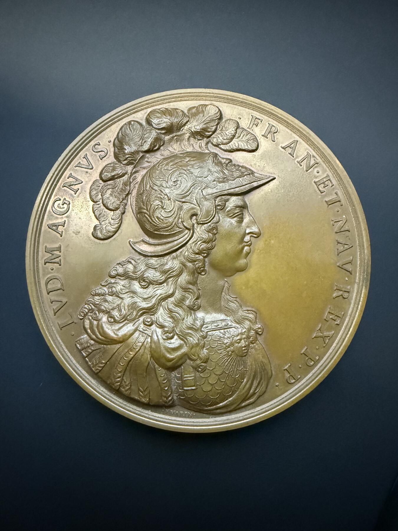 【周六 19:30】乾藏阁外国银币专场・裸币 / 评级币 + 银章铜章 保真包老 路易十四太阳王 大型青铜纪念章