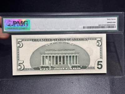 《外钞收藏家》第六百二十九期（精品场）（长期征集拍品、欢迎藏友们联系合作） 1999年美国大头版5美元 补号 PMG67 尾957 一代壳子