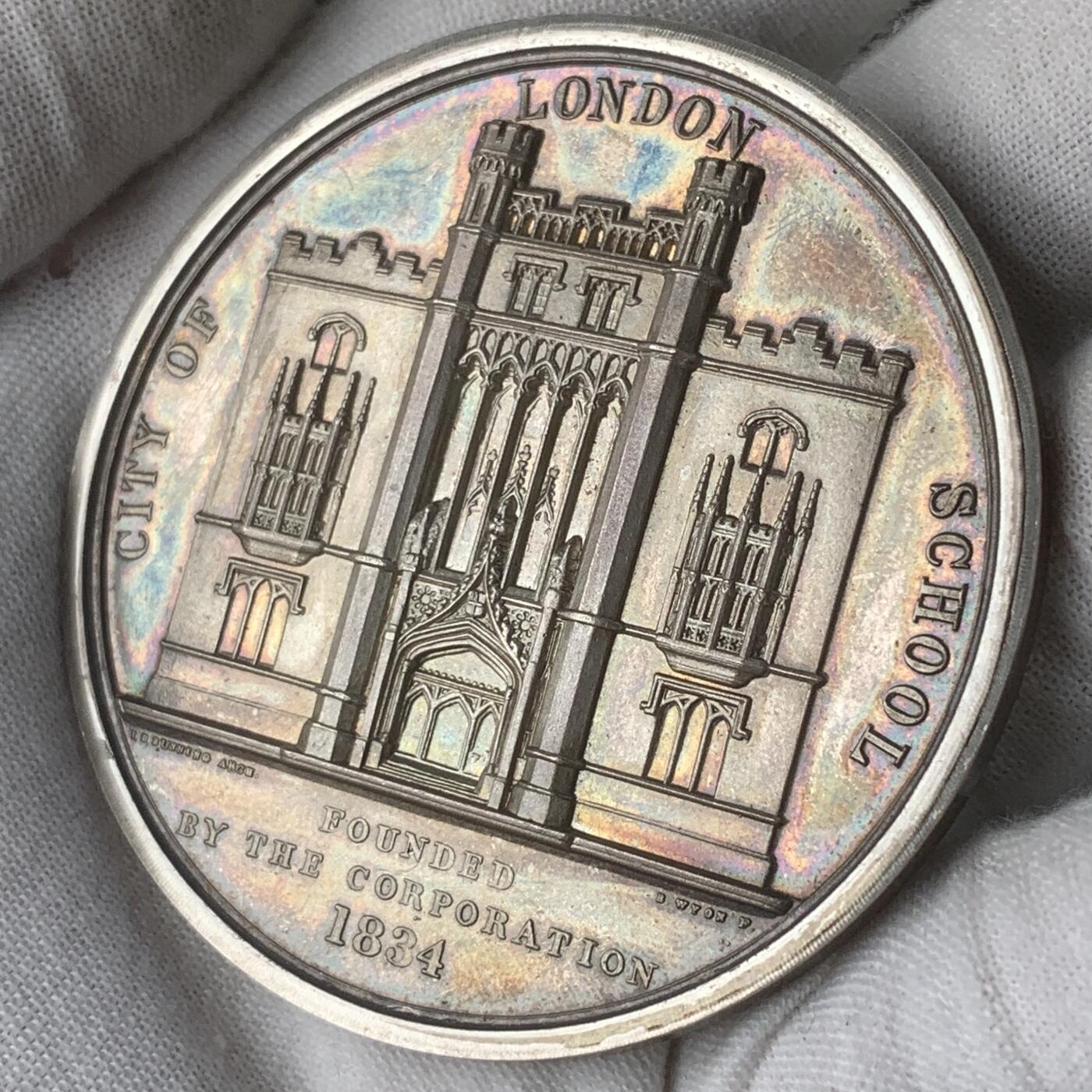 掌中浮雕-藏着的欧洲第059场 1834年伦敦金融城学校建校纪念银章(金融城第4号作品)，58mm，60.8g，原盒，BHM-1680 / Eimer 1279