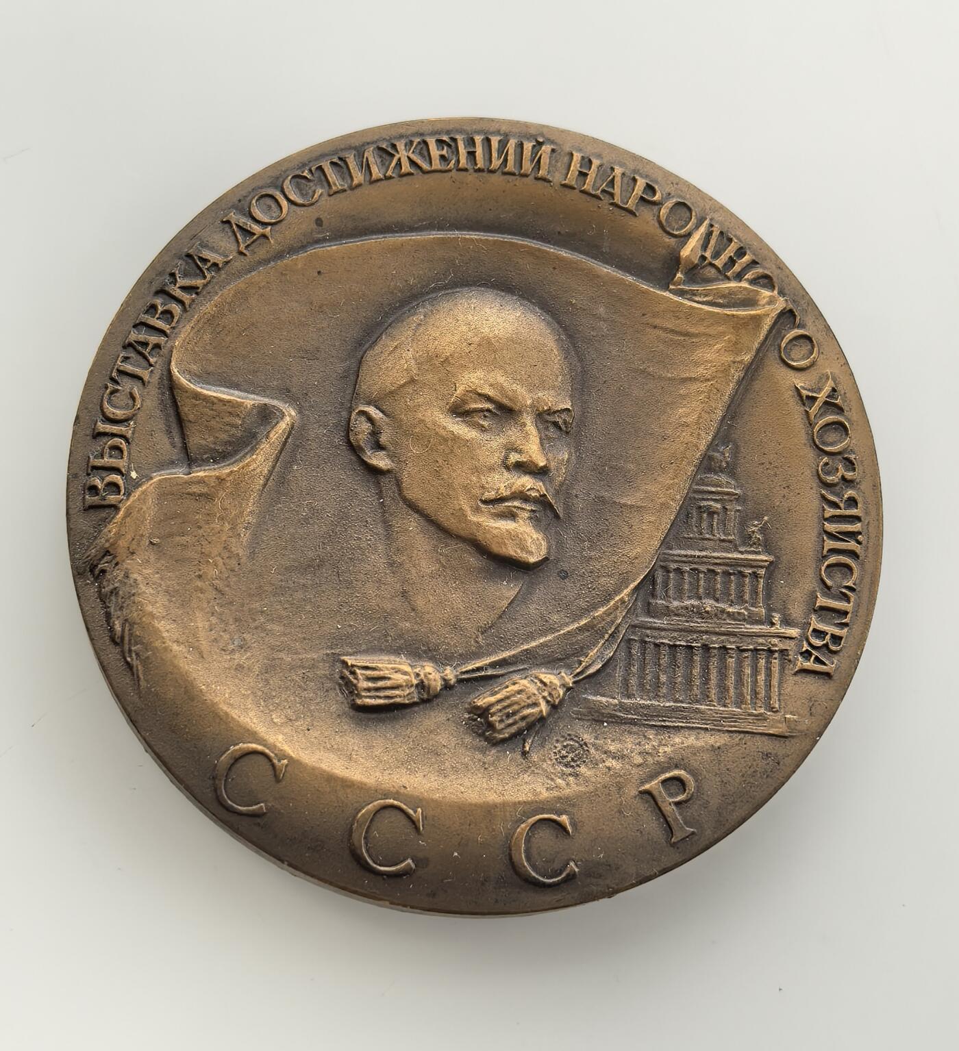 外国优质老铜币纪念币银币专场，周六晚上九点倒数截拍，满百包邮，周日发货,可寄存半年，喜欢朋友微信扫描二维码可直接参拍