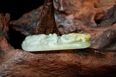 上海都达杂项专场102【全场包邮】  天然冰种翡翠（A货）精雕《福随龙至》挂件 98-4