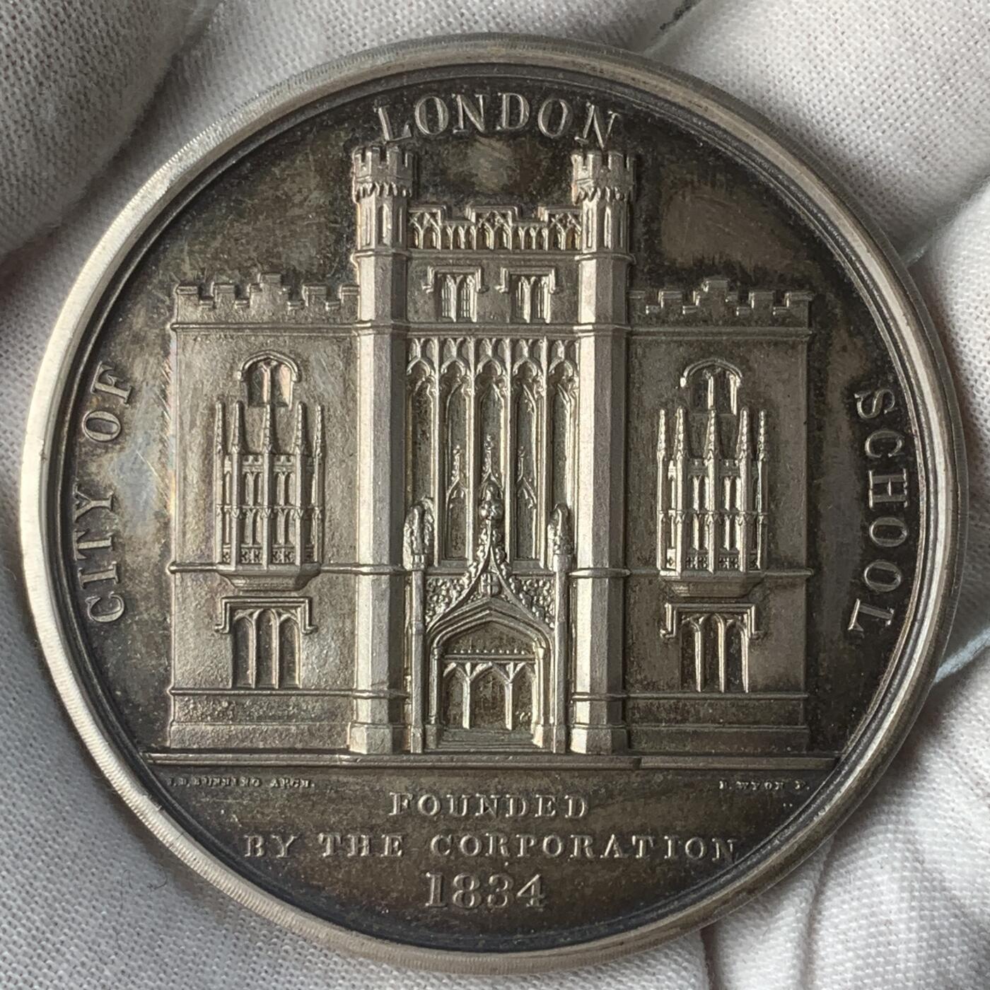 掌中浮雕-藏着的欧洲第059场 1834年伦敦金融城学校建校纪念银章(金融城第4号作品)，58mm，60.8g，原盒，BHM-1680 / Eimer 1279