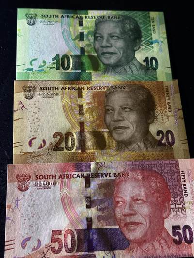 《外钞收藏家》第六百二十九期（精品场）（长期征集拍品、欢迎藏友们联系合作） 南非人像版10-200兰特 五张一起 AA冠 全同号 （纪念钞很稀少，只有同号是AA，普通是SA）百位号782 全新UNC