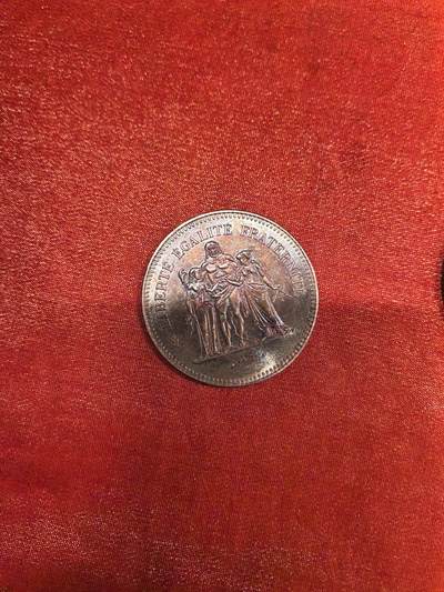 欧洲银章、铜章，大优惠起拍价都是银价计算 法国大力神5彩包浆品相非常好肯定能出分有视频录像，是2个一起拍，起拍价格小于银价