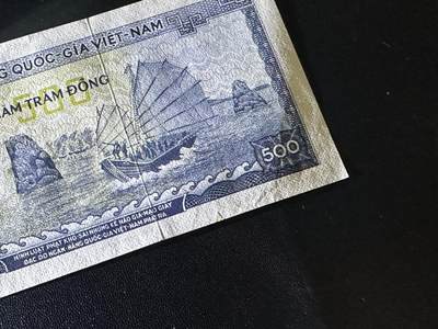 《外钞收藏家》第六百二十九期（精品场）（长期征集拍品、欢迎藏友们联系合作） 1966年越南共和国500盾 全新不绝 边角有瑕疵