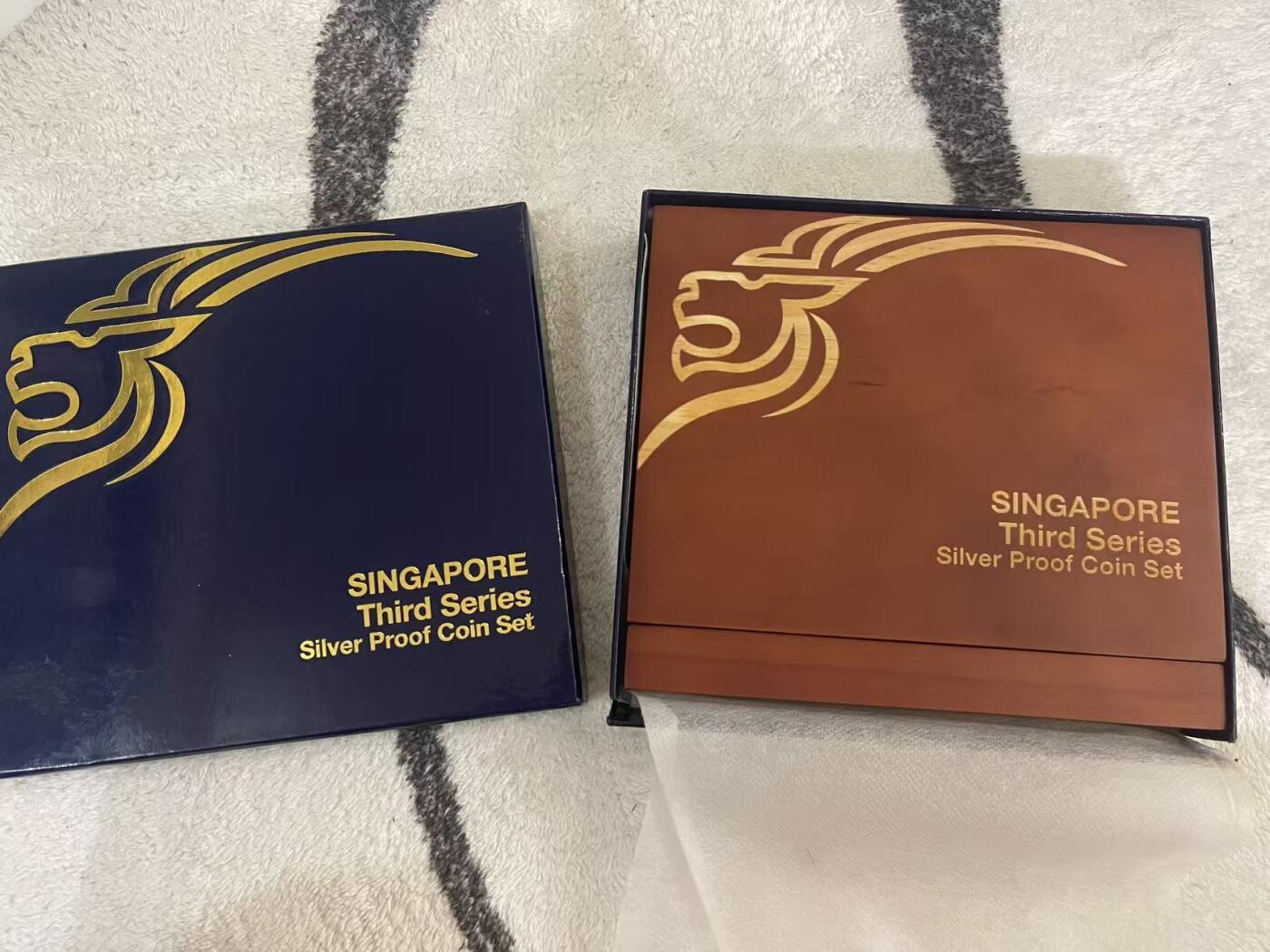 ❤️【币观天下】❤️ 第349期钱币拍卖场- 2026.4.24周五晚上6点半场 长期征集拍品  新加坡2013年第三版全银精制币 实际发行量8000套 盒证全齐 