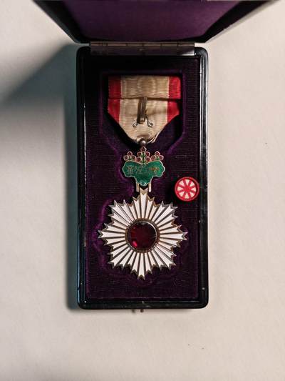 东亚欧洲主题杂货徽章勋章拍卖⑩ （五一大拍350+） 勋五等旭日双光章（纯银）