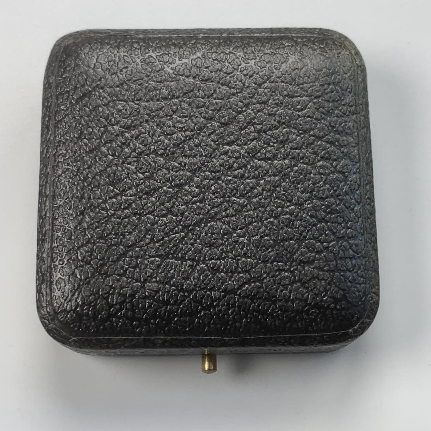 掌中浮雕-藏着的欧洲第059场 1936年英国乔利农业博览会银章，39.4mm，31g，原盒，著名沃顿斯家族V&S制作，背面有银标