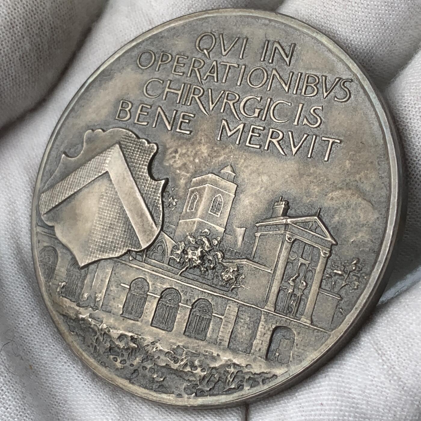 掌中浮雕-藏着的欧洲第059场 1922年英国阿尔弗雷德·威尔特医生纪念银章，57.5mm，97.2g，原盒