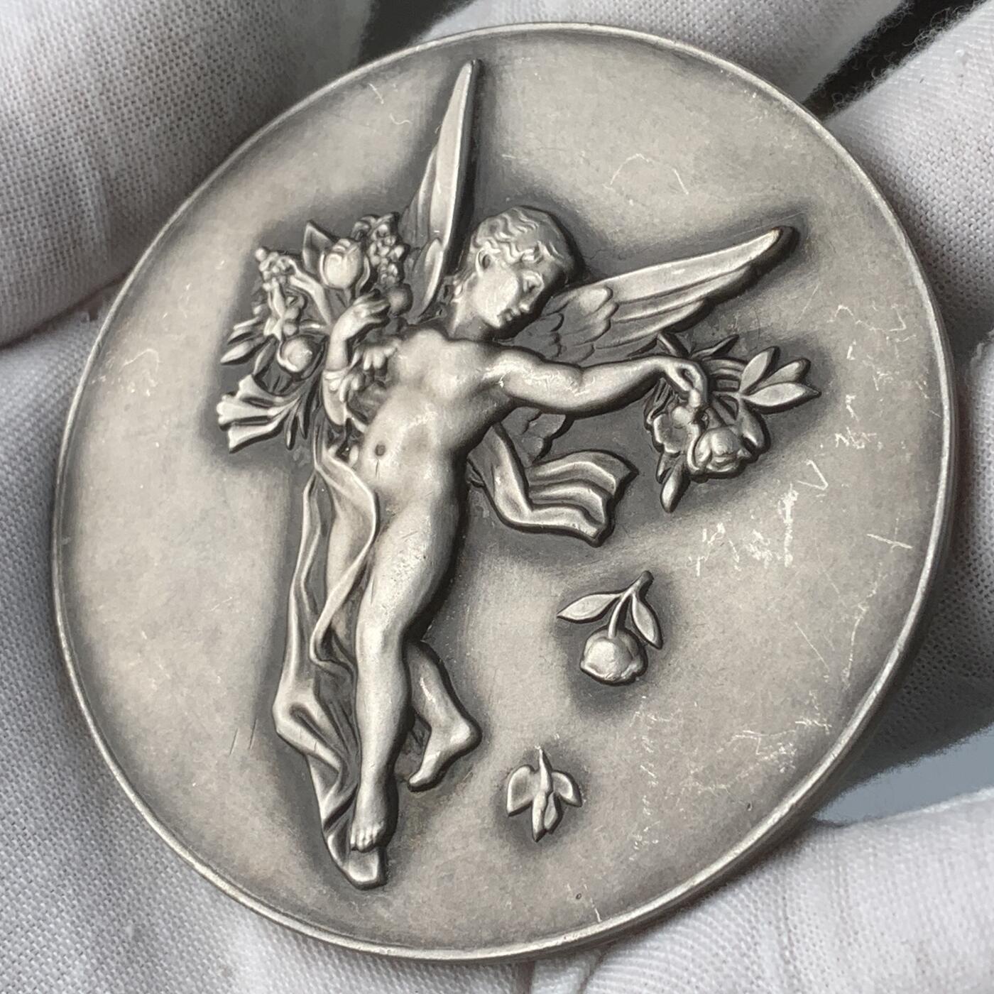 掌中浮雕-藏着的欧洲第059场 法国天使之花镀银铜章，雕刻师：罗杰.加莱特，68mm，120g