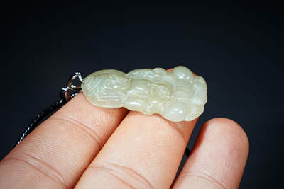 上海都达杂项专场102【全场包邮】  天然冰糯种翡翠（A货）精雕《持瓶观音》挂件98-73