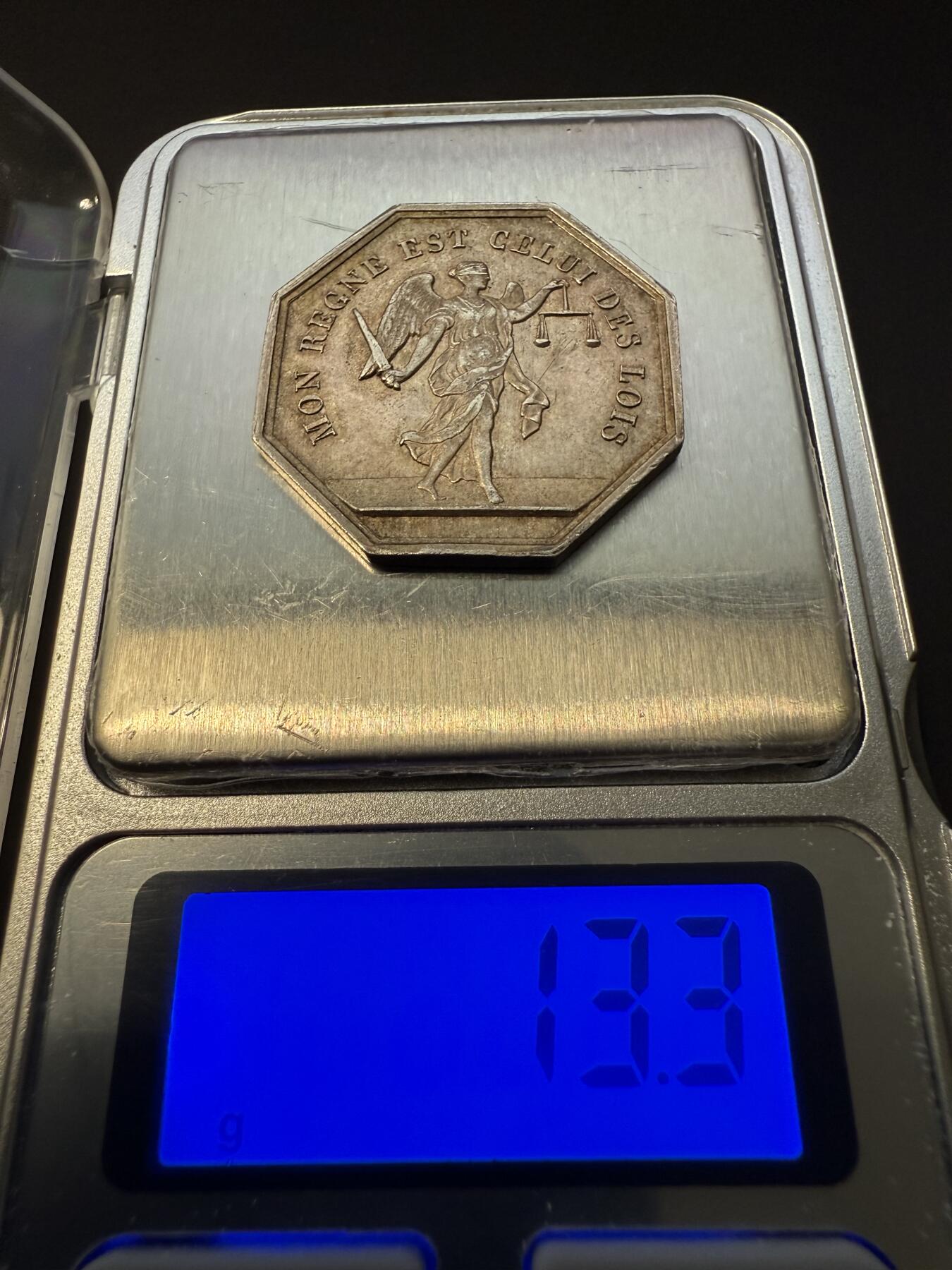 【周六 19:30】乾藏阁外国银币专场・裸币 / 评级币 + 银章铜章 保真包老 法国 Blaye 公证人八角银章 正义女神 19 世纪 欧洲古董银章