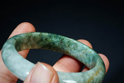 上海都达杂项专场102【全场包邮】  天然 冰绿翡翠（A货）手镯 附鉴定证书98-24