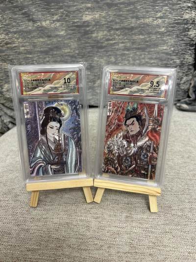 喜灰玩卡拍卖第八期，接拍品0佣金，欢迎送拍，释放现金流，让自己有资金可以购买更多喜欢的卡牌，让别的卡友能淘到更多心仪的卡牌 卡德曼 三国礼盒 不二猿老师绘 吕布 貂蝉 一组2张 折光粗闪