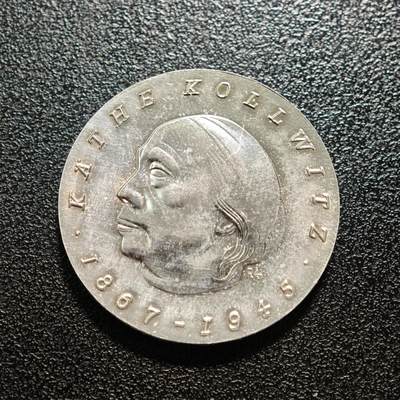 【德藏】世界币章拍卖第171期（拍品征集中~欢迎藏友联系） 1967年 东德艺术家凯绥·珂勒惠支诞辰百年10马克纪念银币 800银 直径约：31mm；重约：16.9g