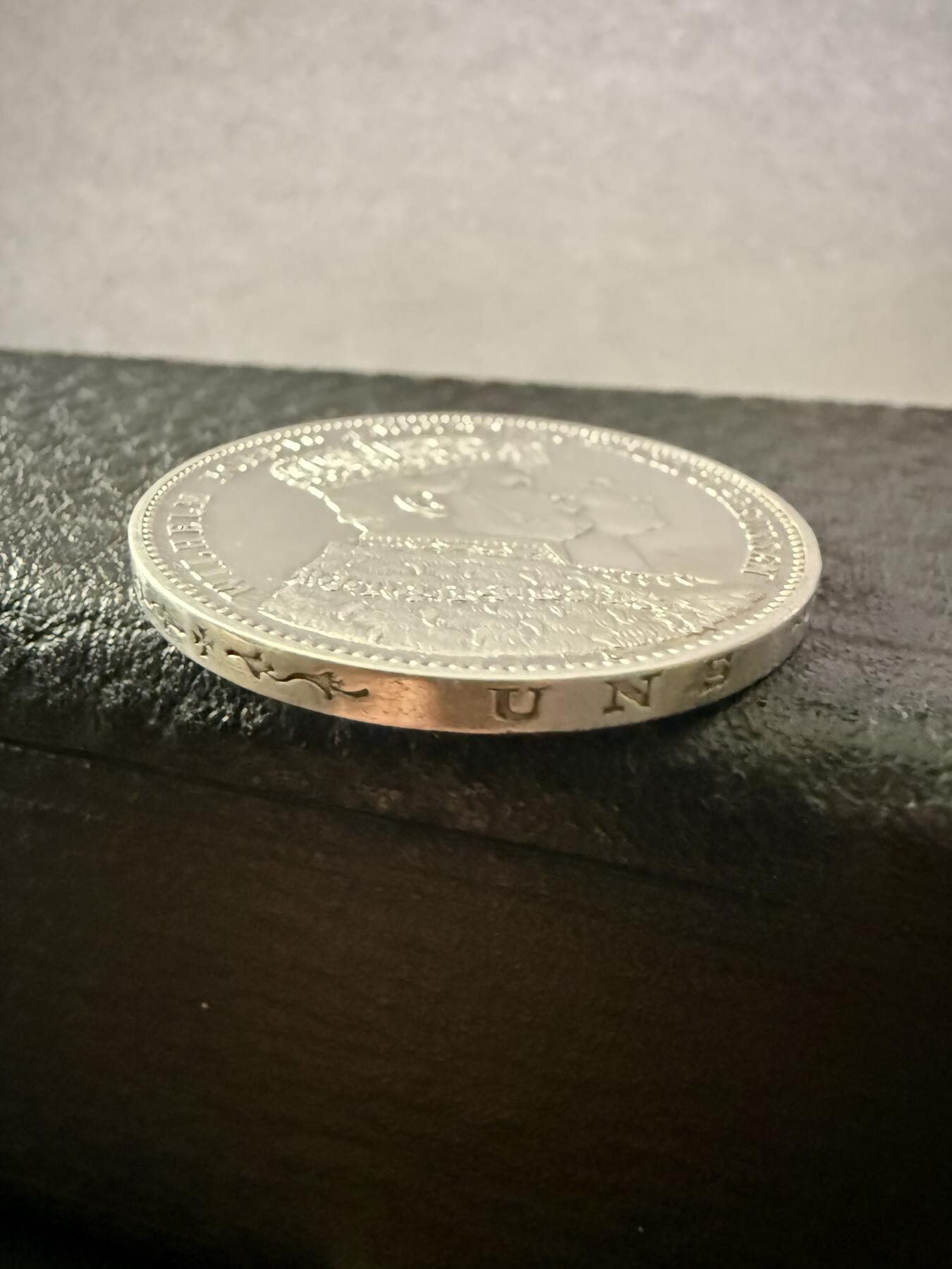 【周六 19:30】乾藏阁外国银币专场・裸币 / 评级币 + 银章铜章 保真包老 普鲁士 1861 年加冕泰勒 近未流通状态 双头像欧洲大银币