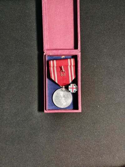 东亚欧洲主题杂货徽章勋章拍卖⑩ （五一大拍350+） 赤十字社男终身社员章