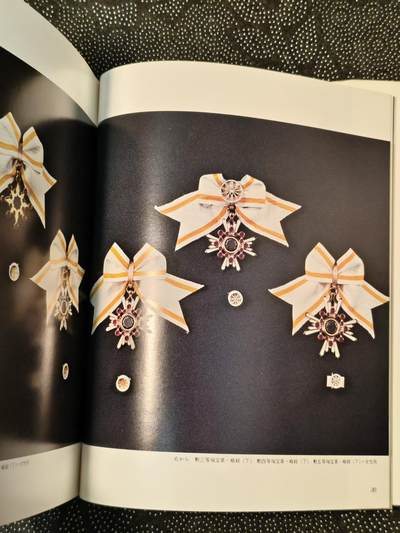 东亚欧洲主题杂货徽章勋章拍卖⑩ （五一大拍350+） 日本勋章全彩详细讲解书 厚重昂贵（上）（请在这里出价）