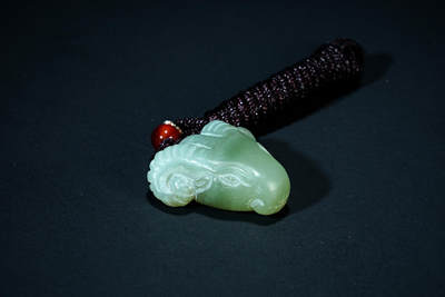 上海都达杂项专场102【全场包邮】  天然和田玉精雕《洋洋得意》挂件98-65