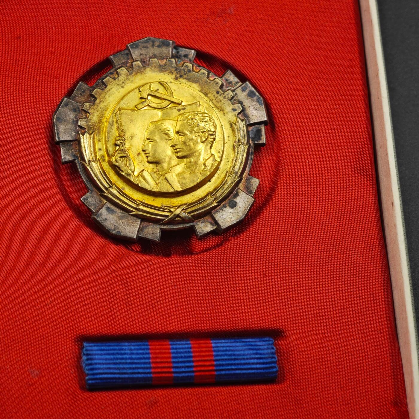 4月23日结束，成斌徽章钱币专场