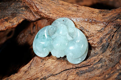 上海都达杂项专场102【全场包邮】  天然冰绿翡翠（A货）精雕《福在眼前》挂件 98-15