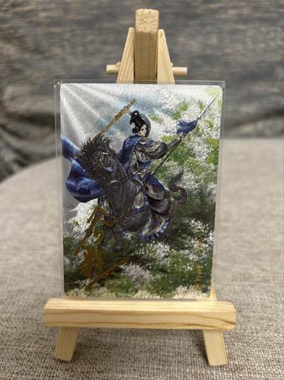 喜灰玩卡拍卖第八期，接拍品0佣金，欢迎送拍，释放现金流，让自己有资金可以购买更多喜欢的卡牌，让别的卡友能淘到更多心仪的卡牌 【亲签限编】卡德曼 忠义水浒 谷粒老师绘 扈三娘 085B 亲签 限编053/108编 折光粗闪