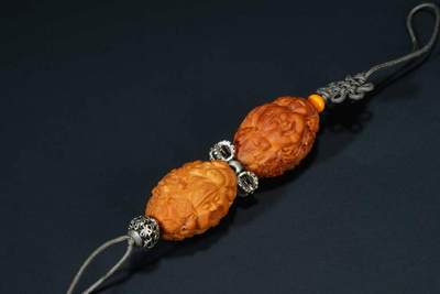 上海都达杂项专场103【全场包邮】  橄榄核雕御龙财神手机小挂件70-105