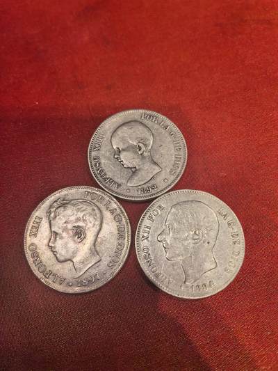 欧洲银章、铜章，大优惠起拍价都是银价计算 西班牙双柱币3枚品相上品，是三个放一起拍，起拍价格小于银价