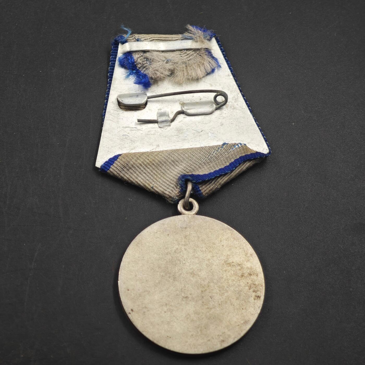 4月23日结束，成斌徽章钱币专场