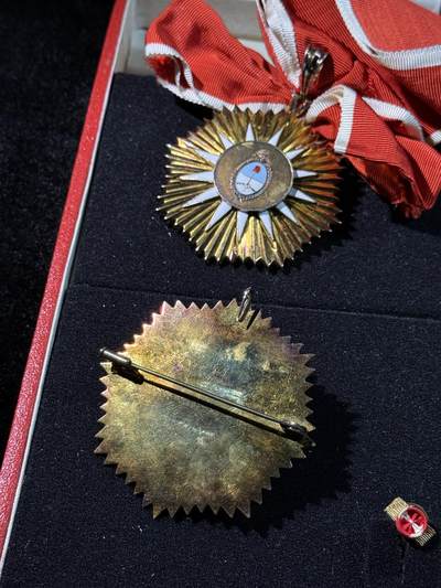 戎马世界章牌大赏第115期 阿根廷太阳勋章，大十字级，银制，重量高达211g（按照银价也得4000了）