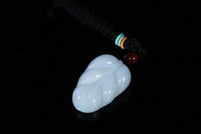 上海都达杂项专场103【全场包邮】  天然冰糯种翡翠（A货）精雕《金枝玉叶》挂件70-185