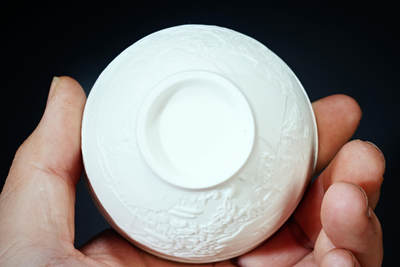 上海都达杂项专场102【全场包邮】  白瓷浮雕风景人物品茗杯98-358