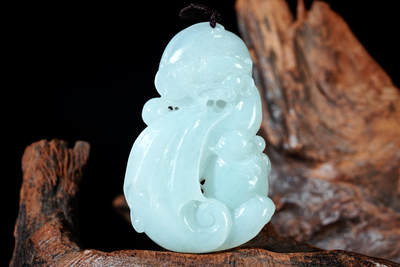 上海都达杂项专场102【全场包邮】  天然冰绿种翡翠（A货）精雕《飞天貔貅》挂件 98-9