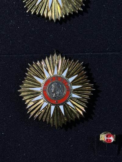 戎马世界章牌大赏第115期 阿根廷太阳勋章，大十字级，银制，重量高达211g（按照银价也得4000了）