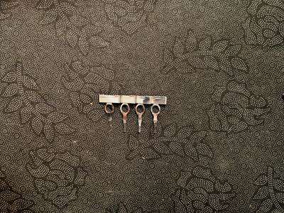 东亚欧洲主题杂货徽章勋章拍卖⑩ （五一大拍350+） 日本勋章架四连一个