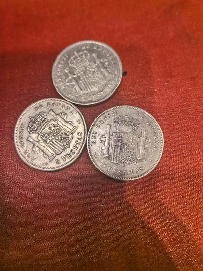 欧洲银章、铜章，大优惠起拍价都是银价计算 西班牙双柱币3枚品相上品，是三个放一起拍，起拍价格小于银价