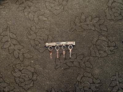 东亚欧洲主题杂货徽章勋章拍卖⑩ （五一大拍350+） 日本勋章架四连一个