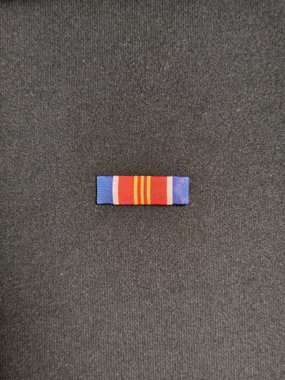 东亚欧洲主题杂货徽章勋章拍卖⑩ （五一大拍350+） 朝鲜三级国旗 略