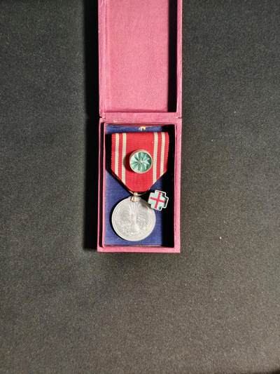 东亚欧洲主题杂货徽章勋章拍卖⑩ （五一大拍350+） 赤十字社男终身社员章