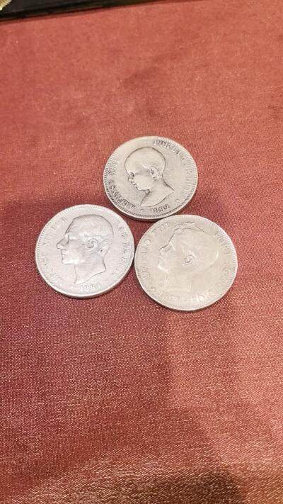 欧洲银章、铜章，大优惠起拍价都是银价计算 西班牙双柱币3枚品相上品，是三个放一起拍，起拍价格小于银价