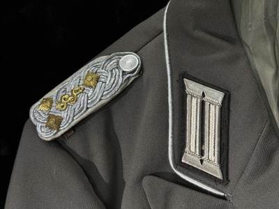 戎马世界章牌大赏第115期 东德初版雨果团上校军医出行礼服（带阅兵罗马柱）尺码m52-1