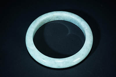 上海都达杂项专场102【全场包邮】  天然 冰绿种翡翠（A货）手镯 附鉴定证书98-22