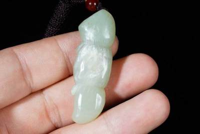 上海都达杂项专场103【全场包邮】  天然和田玉精雕《莲藕》挂件 附鉴定证书70-167