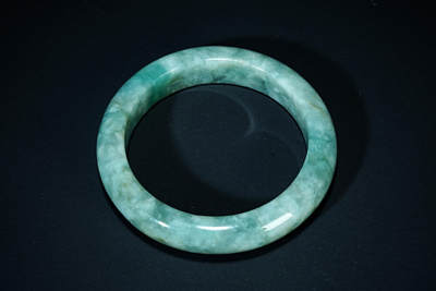 上海都达杂项专场102【全场包邮】  天然冰绿翡翠（A货）手镯 附鉴定证书98-23