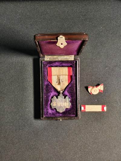 东亚欧洲主题杂货徽章勋章拍卖⑩ （五一大拍350+） 勋八等白色桐叶章（早期完美变色 带勋略）