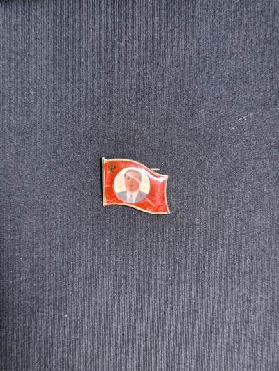 东亚欧洲主题杂货徽章勋章拍卖⑩ （五一大拍350+） - 朝鲜大太阳像章