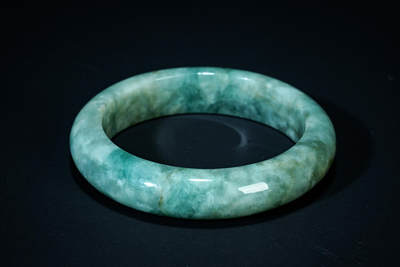 上海都达杂项专场102【全场包邮】  天然冰绿翡翠（A货）手镯 附鉴定证书98-23