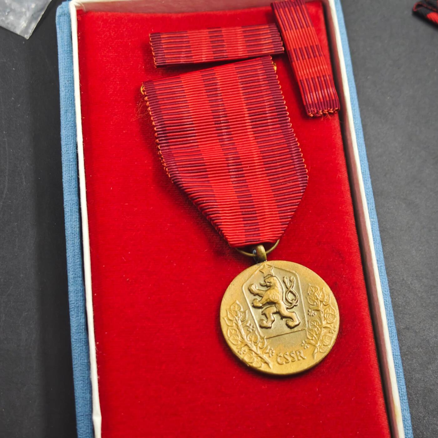 4月23日结束，成斌徽章钱币专场