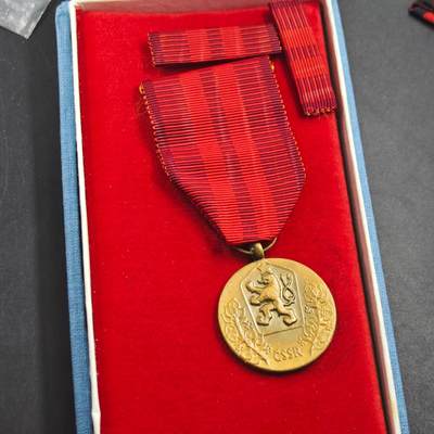 4月23日结束，成斌徽章钱币专场 捷克斯洛伐克二级国土防御奖章原盒